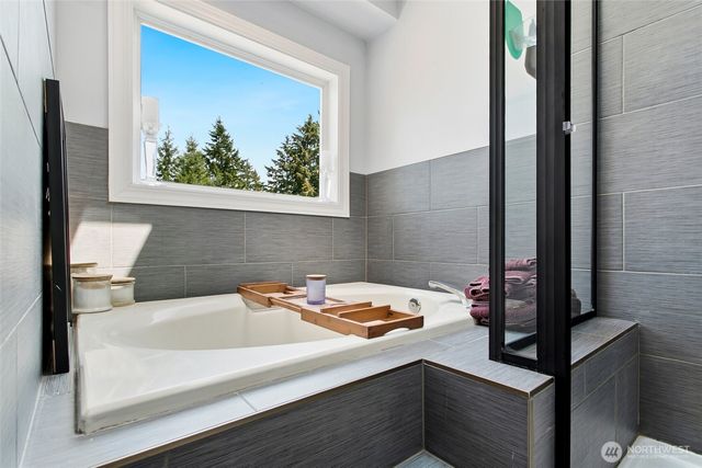 26045 Landsburg Road SE, Ravensdale, WA 98051