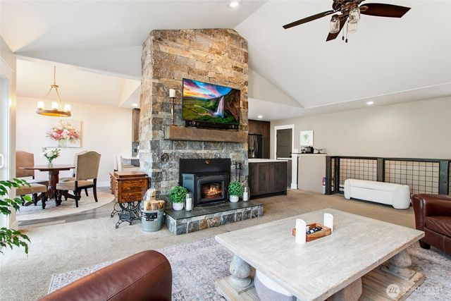 26045 Landsburg Road SE, Ravensdale, WA 98051