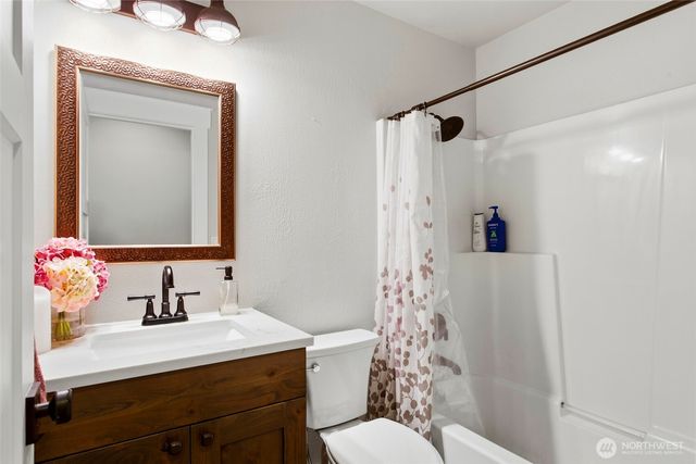 26045 Landsburg Road SE, Ravensdale, WA 98051