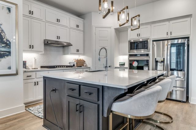 503 N Eagle Point Road, Van Alstyne, TX 75495