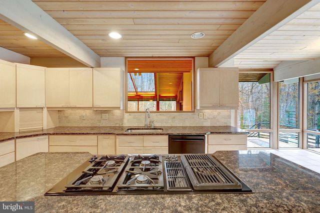 8620 POLK ST, Mclean, VA 22102