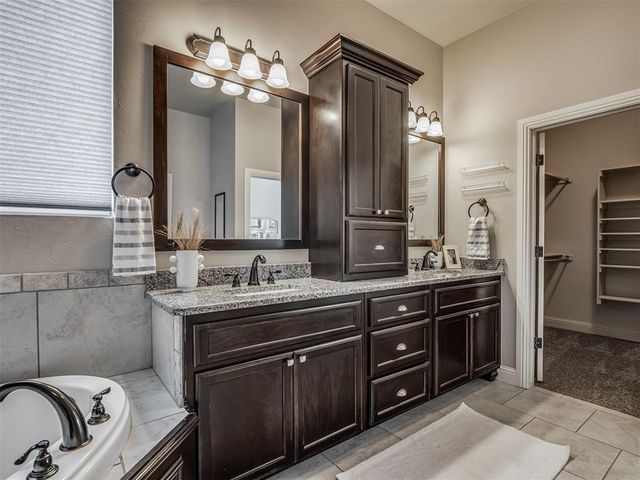 5508 Courtland Lane, Choctaw, OK 73020