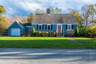 2 Woodbrier Rd, Topsfield, MA 01983