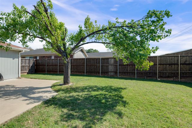 2720 Oak Trail, Carrollton, TX 75007