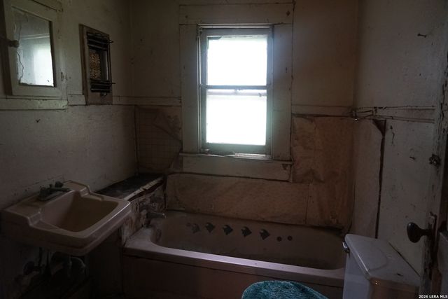 104 New York Pl, San Antonio, TX 78214