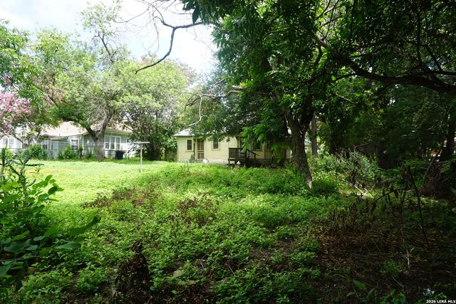 104 New York Pl, San Antonio, TX 78214