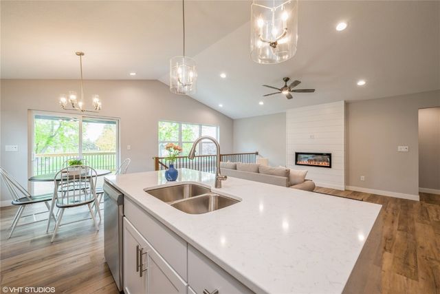 2770 Burns Drive, Marion, IA 52302