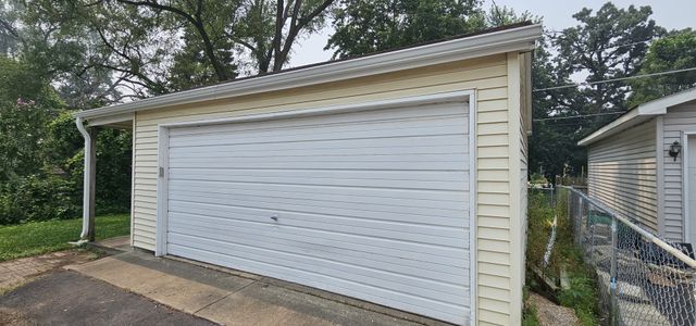 334 S SEYMOUR Avenue, Mundelein, IL 60060