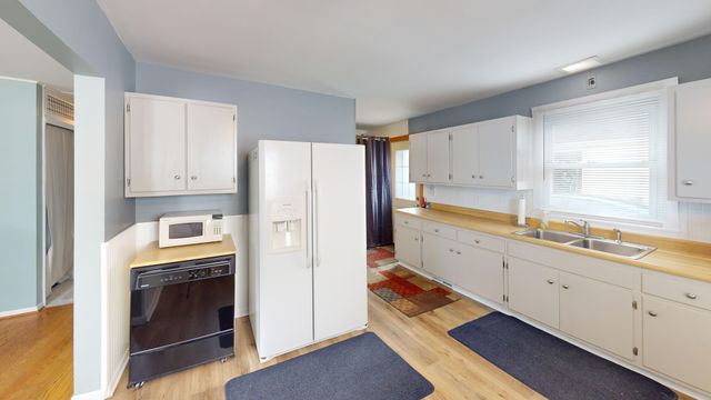 334 S SEYMOUR Avenue, Mundelein, IL 60060