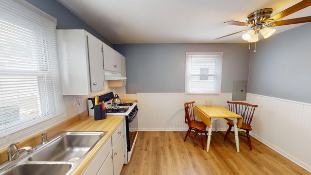 334 S SEYMOUR Avenue, Mundelein, IL 60060