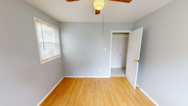 334 S SEYMOUR Avenue, Mundelein, IL 60060