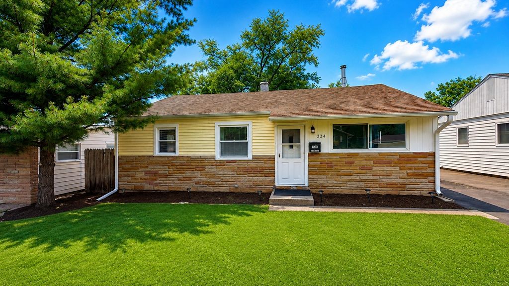 334 S SEYMOUR Avenue, Mundelein, IL 60060