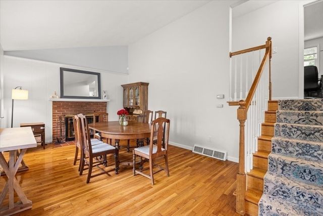 9 Green St, Foxboro, MA 02035
