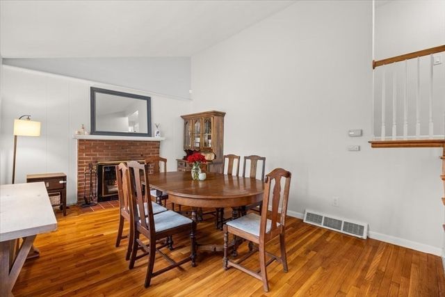 9 Green St, Foxboro, MA 02035