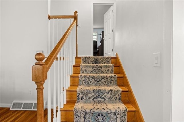 9 Green St, Foxboro, MA 02035