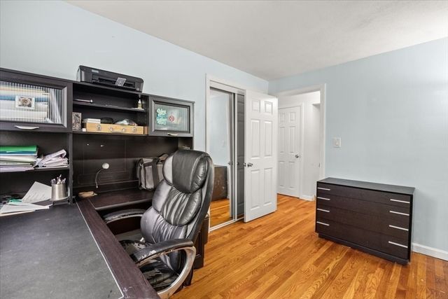 9 Green St, Foxboro, MA 02035