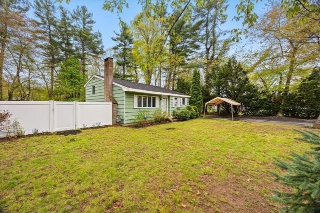 9 Green St, Foxboro, MA 02035