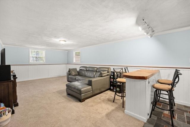 9 Green St, Foxboro, MA 02035