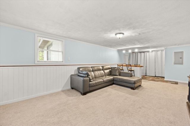 9 Green St, Foxboro, MA 02035