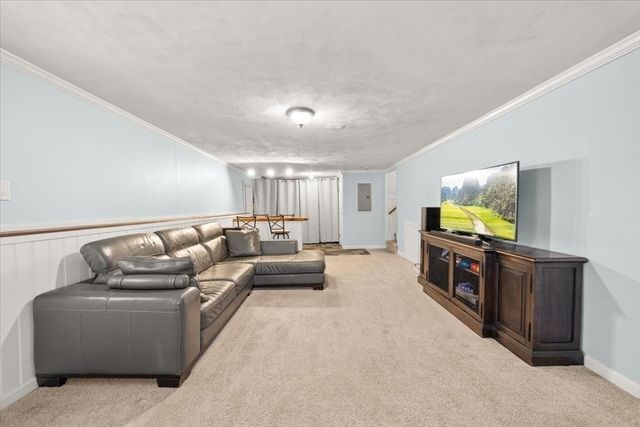 9 Green St, Foxboro, MA 02035
