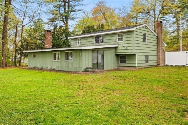 9 Green St, Foxboro, MA 02035