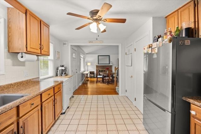 9 Green St, Foxboro, MA 02035