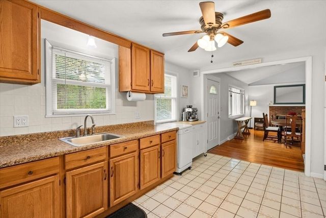 9 Green St, Foxboro, MA 02035