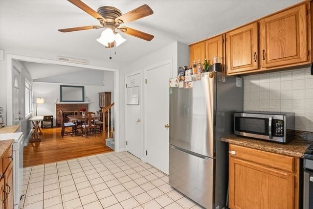 9 Green St, Foxboro, MA 02035