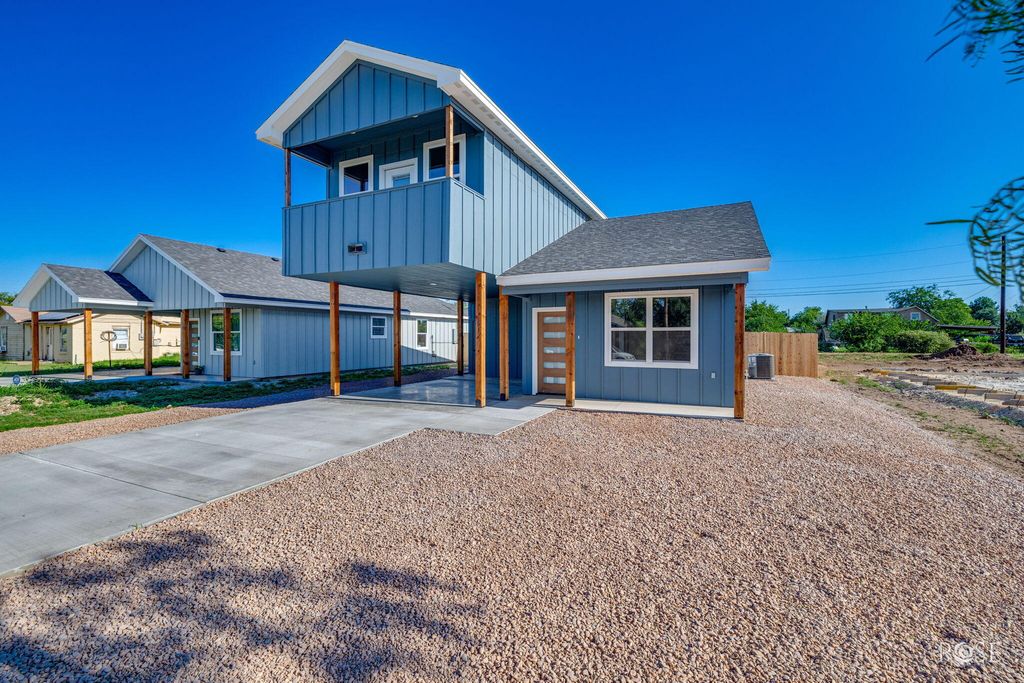 Image 2 of property listing at 912 Probandt Street, San Angelo, TX 76903