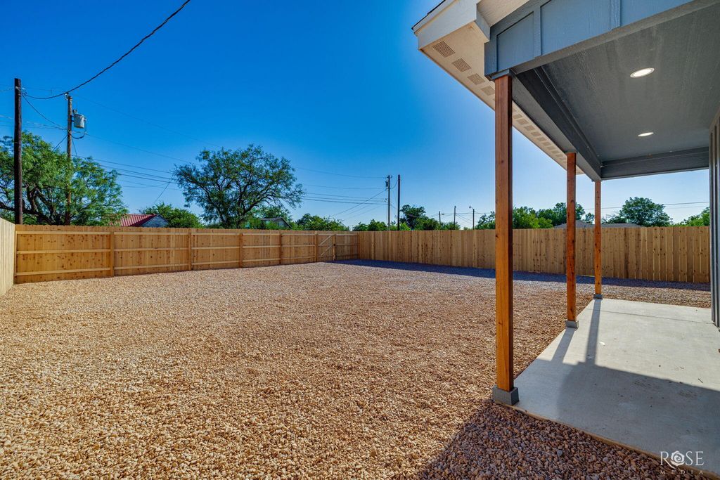 Image 21 of property listing at 912 Probandt Street, San Angelo, TX 76903