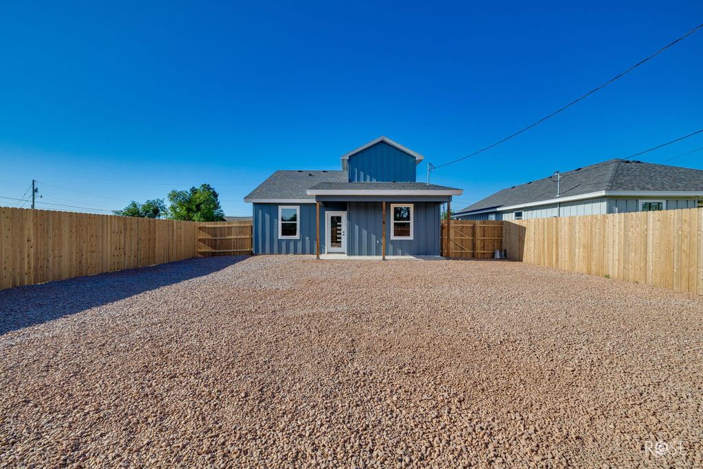 Image 22 of property listing at 912 Probandt Street, San Angelo, TX 76903