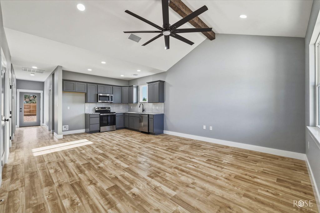 Image 4 of property listing at 912 Probandt Street, San Angelo, TX 76903