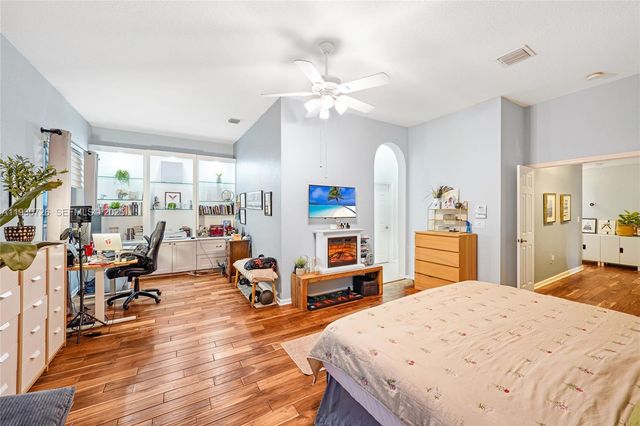 1491 NW 159th Ave, Pembroke Pines, FL 33028