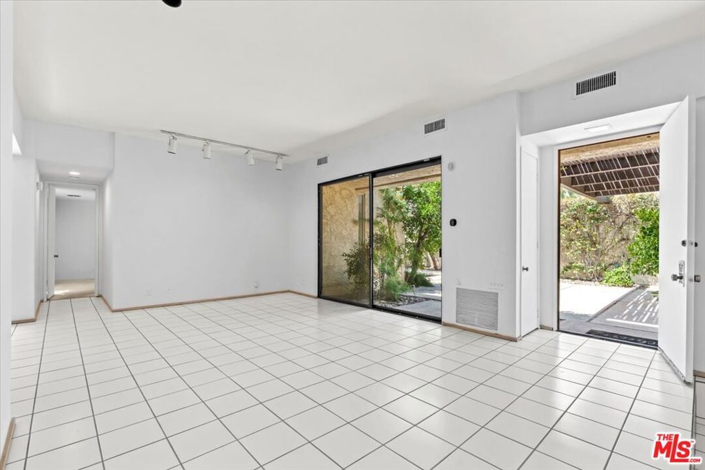 Image 11 of property listing at 426 N Hermosa Drive, Palm Springs, CA 92262