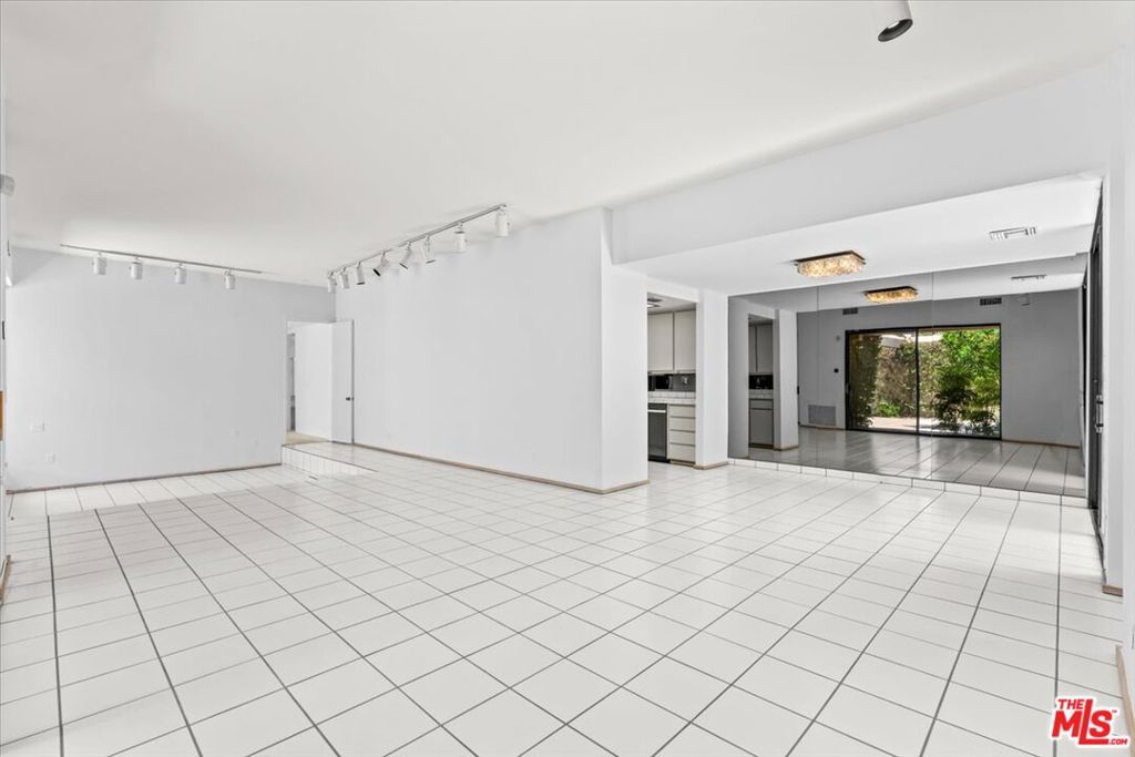 Image 15 of property listing at 426 N Hermosa Drive, Palm Springs, CA 92262