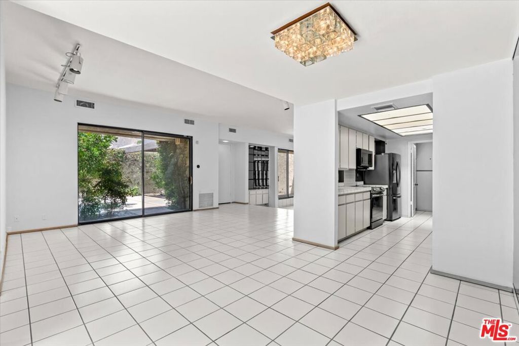 Image 16 of property listing at 426 N Hermosa Drive, Palm Springs, CA 92262