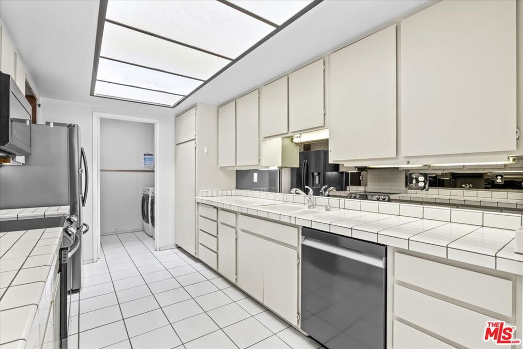 Image 17 of property listing at 426 N Hermosa Drive, Palm Springs, CA 92262