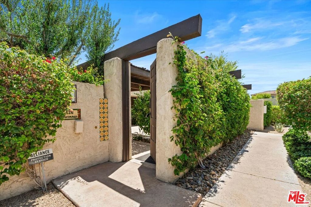 Image 2 of property listing at 426 N Hermosa Drive, Palm Springs, CA 92262