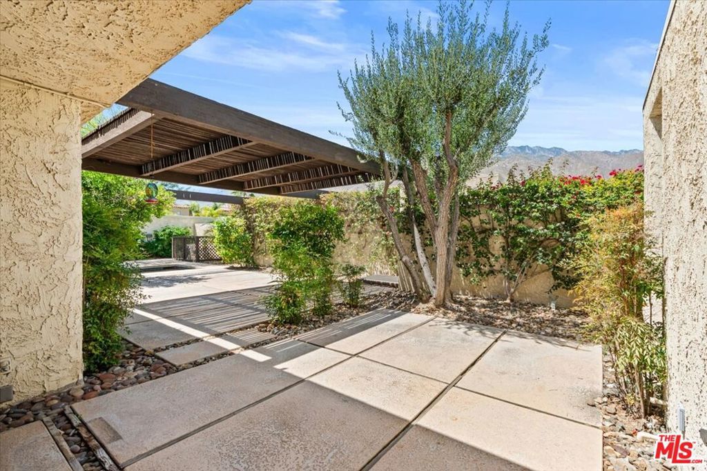 Image 6 of property listing at 426 N Hermosa Drive, Palm Springs, CA 92262