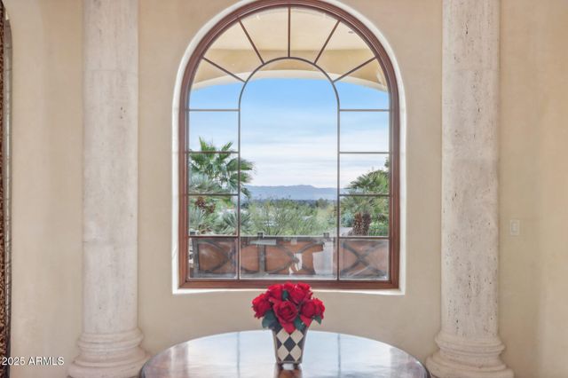 4836 E White Gates Drive, Phoenix, AZ 85018