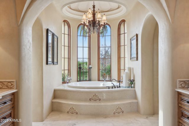 4836 E White Gates Drive, Phoenix, AZ 85018