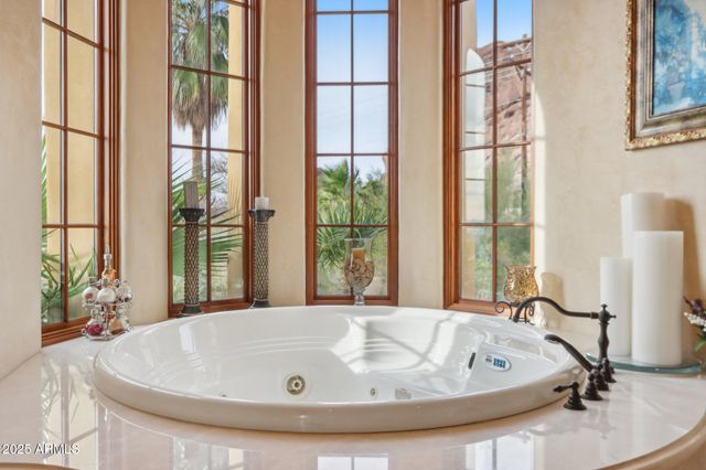 4836 E White Gates Drive, Phoenix, AZ 85018