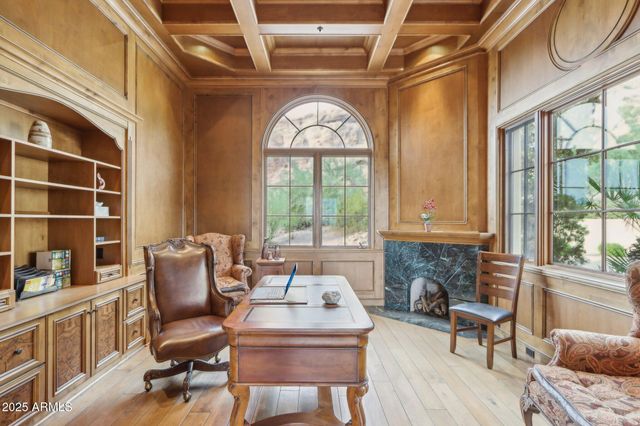 4836 E White Gates Drive, Phoenix, AZ 85018