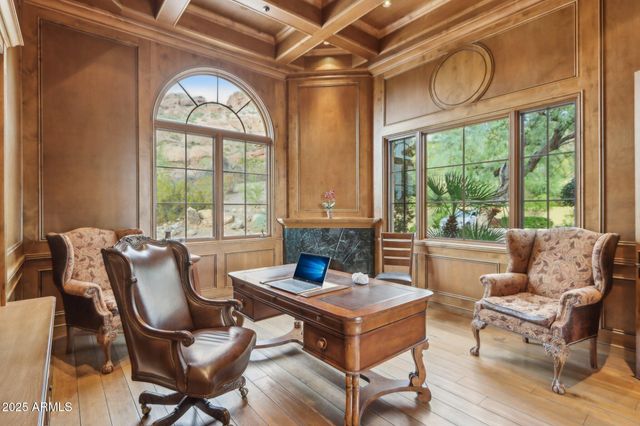 4836 E White Gates Drive, Phoenix, AZ 85018