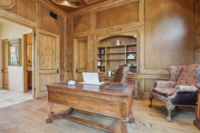 4836 E White Gates Drive, Phoenix, AZ 85018