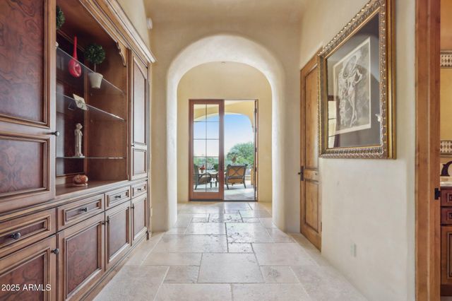 4836 E White Gates Drive, Phoenix, AZ 85018