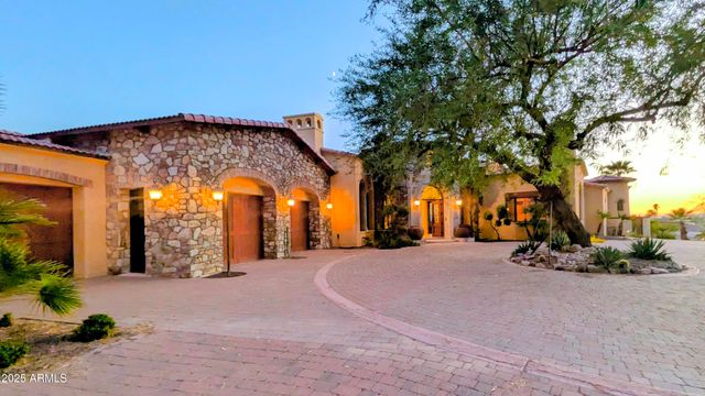 4836 E White Gates Drive, Phoenix, AZ 85018