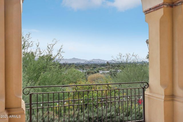 4836 E White Gates Drive, Phoenix, AZ 85018