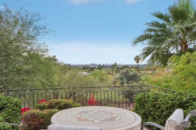 4836 E White Gates Drive, Phoenix, AZ 85018