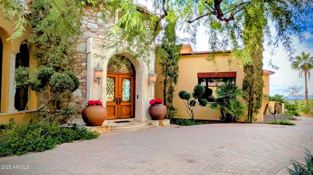 4836 E White Gates Drive, Phoenix, AZ 85018